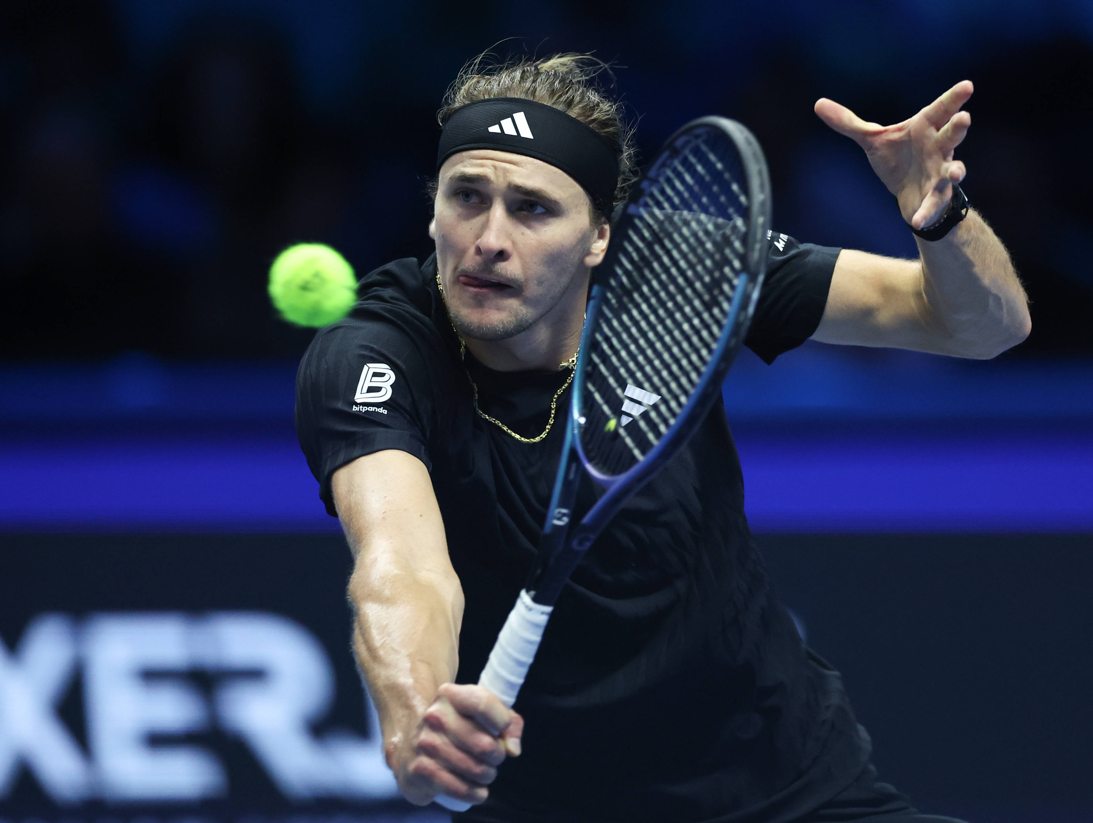 （体育）网球——ATP年终总决赛：奥热-阿利亚西姆胜兹韦列夫